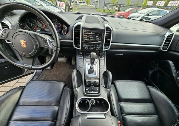 Porsche Cayenne cena 106900 przebieg: 124000, rok produkcji 2012 z Olsztyn małe 667